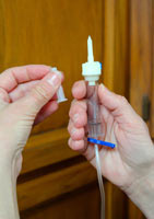 Keep the end of the fluid line clean by not allowing it to touch anything. Remove the cap from the end of the fluid line that will attach to the bag.